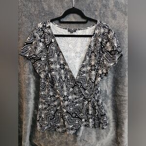 Wrap top. Black and white. Size 2x.